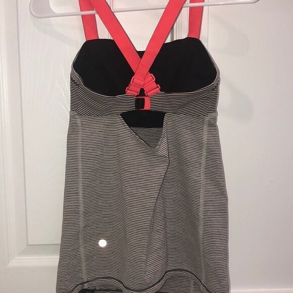 Women’s lululemon tank top - Picture 4 of 8